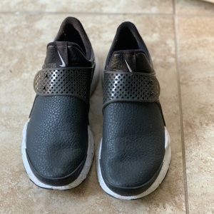 Nike women’s leather sneakers